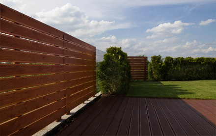 Kompletna realizacja - modrzewiowy taras wraz z ogrodzeniem, domkiem gospodarczym oraz wiatą garażową - Jaworzno